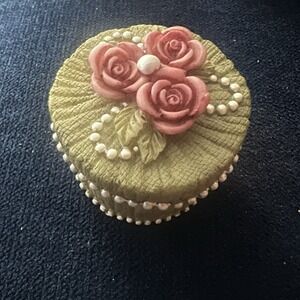 Trinket Box Porcelain Round Green With 3 Red Rose And Pearl Design 1.5 In Across